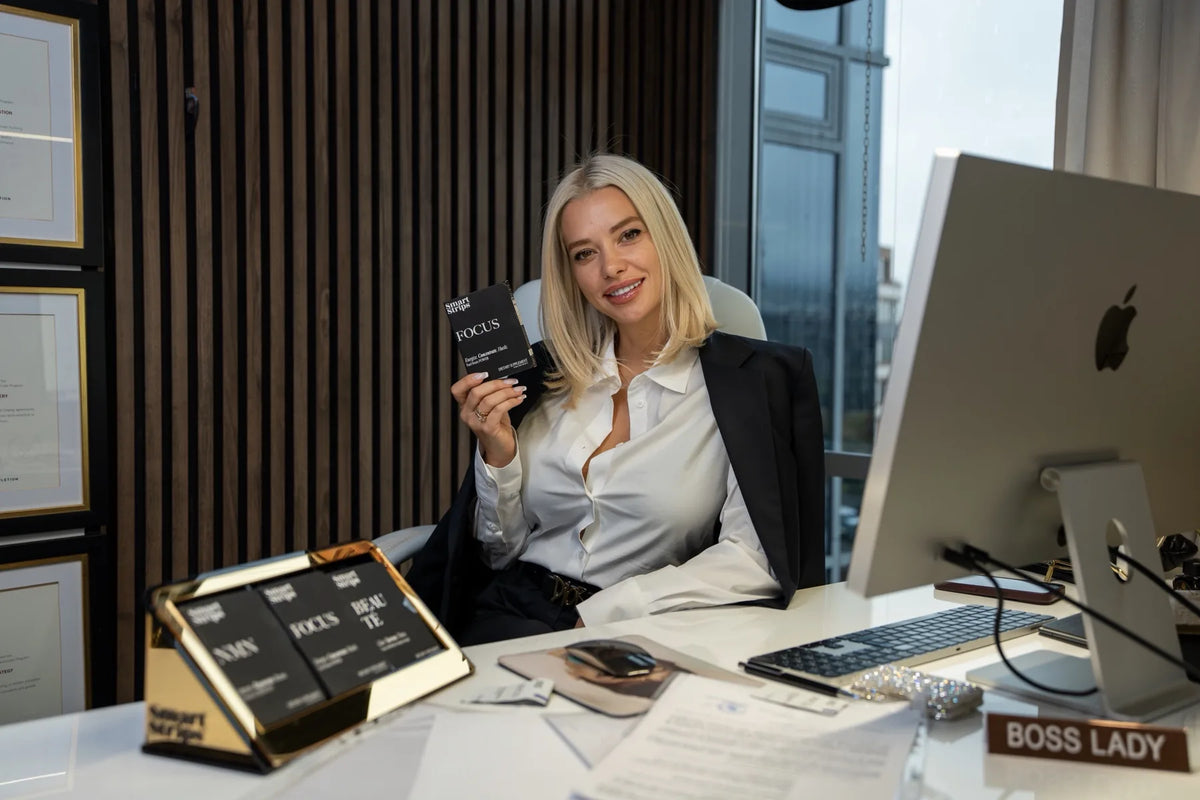 Elina Ivanova-Atanassov, founder of Smart Strips, holding a FOCUS sachet at her desk